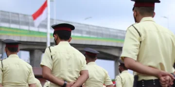 satpam sehat saat hujan