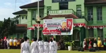 Tali Putus saat Upacara HUT Ke-81 RI, Satpam Panjat Tiang Bendera